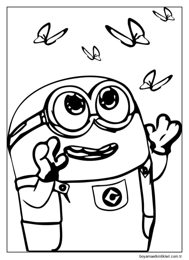 Küçük minion kelebeklere seviniyor.