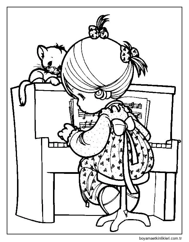 Piyano çalan Küçük Kız